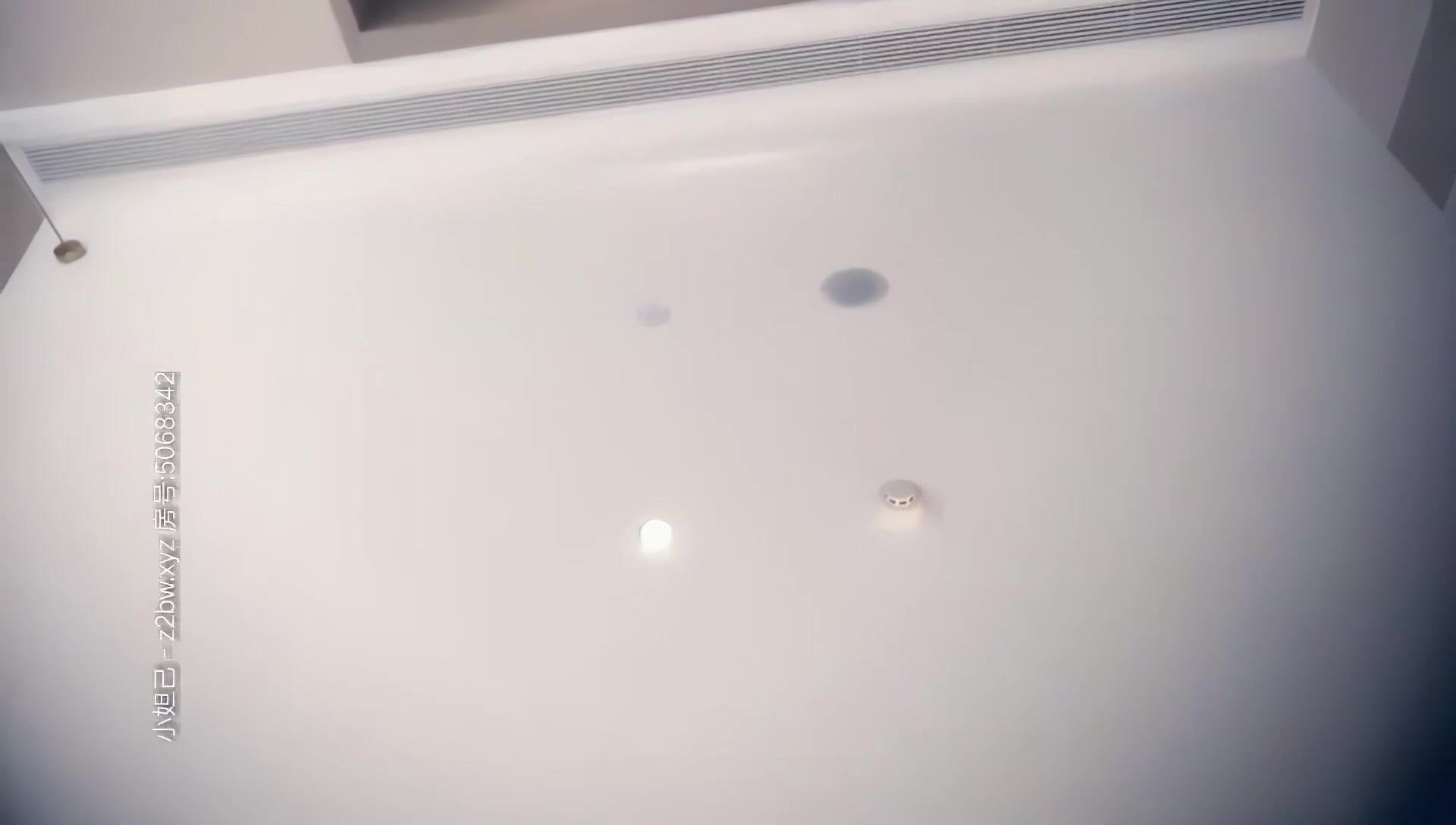 LOVE小天探花棒球服短发萌妹子啪啪，脱掉衣服花臂纹身看不出社会人，腰细胸大侧入妹子被操哭了1080修复