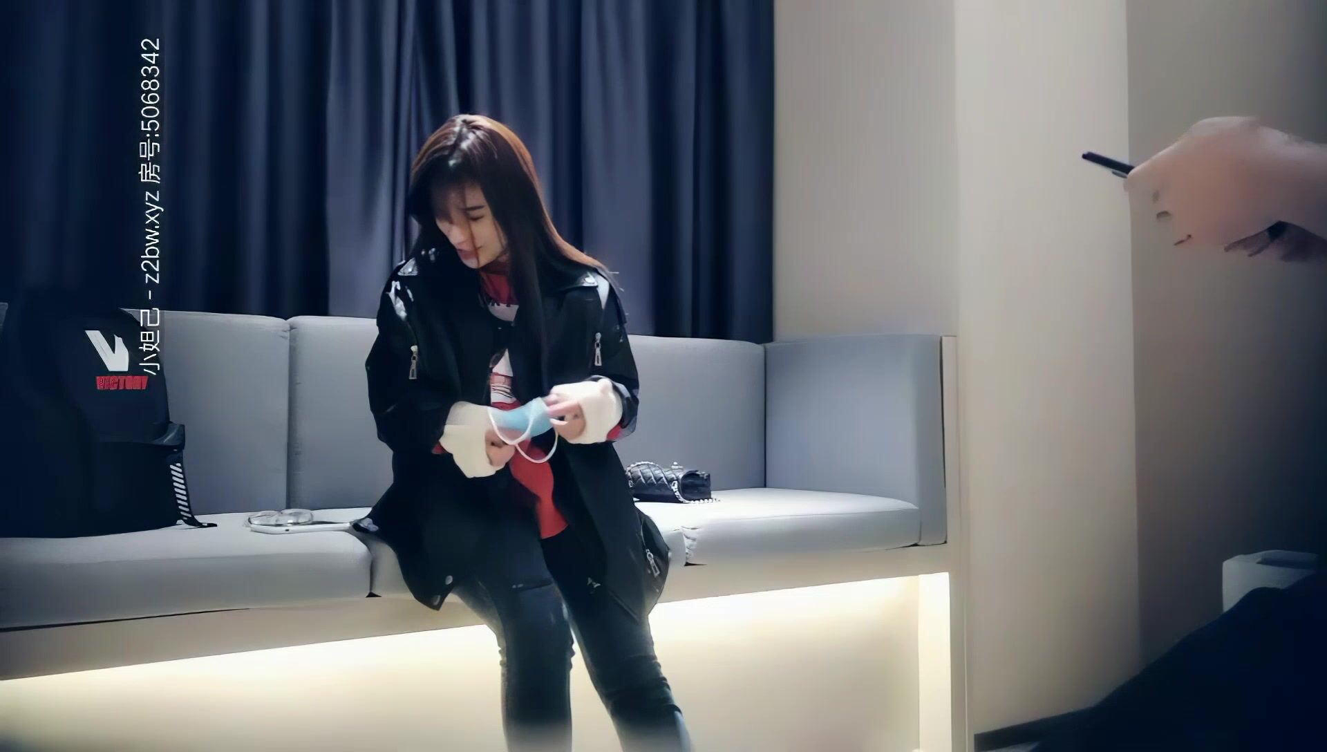 【AI高清2K修复】77777小天探花约了个颜值不错肉肉身材妹子，舌吻口交近距离特写摸逼侧入后入猛操