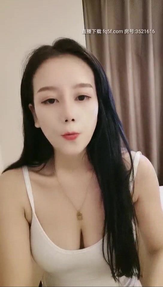 女神露脸吃饱喝足开始伺候大哥 完美好身材口交大鸡巴搞 撅屁股享受抽插