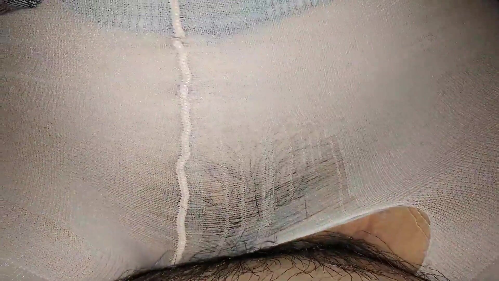 长相甜美漂亮的大学美女和学长男友居家性爱啪啪自拍,先干一炮再用超大震动棒搞她,淫水直流又拿着鸡巴口硬求操