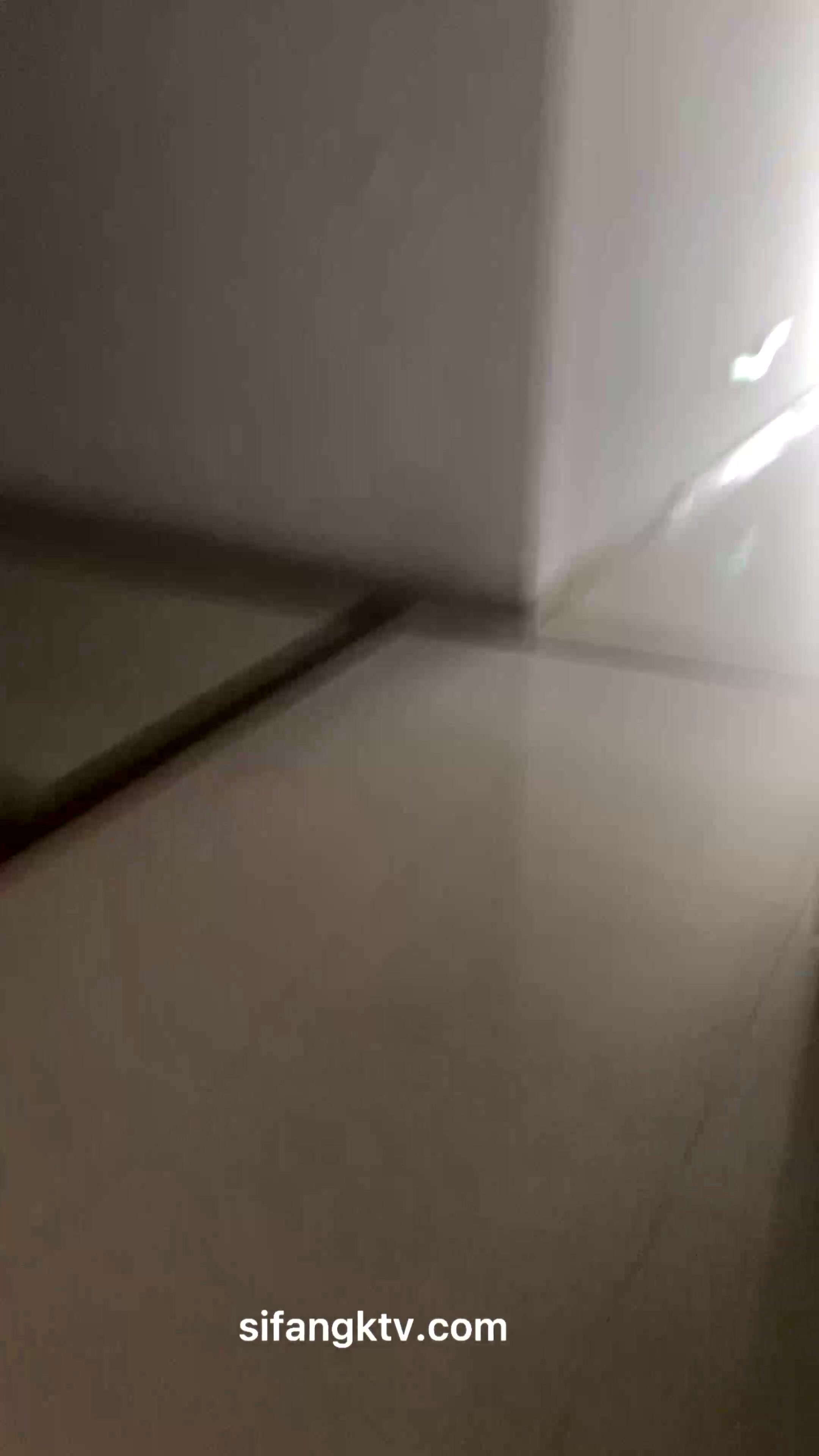 【最新厕拍】❤网红美女们的隐私时刻❤最新网红OL厕拍甄选 各种美臀淫穴超清窥视 一览无遗 网红私拍36P 超清4K版