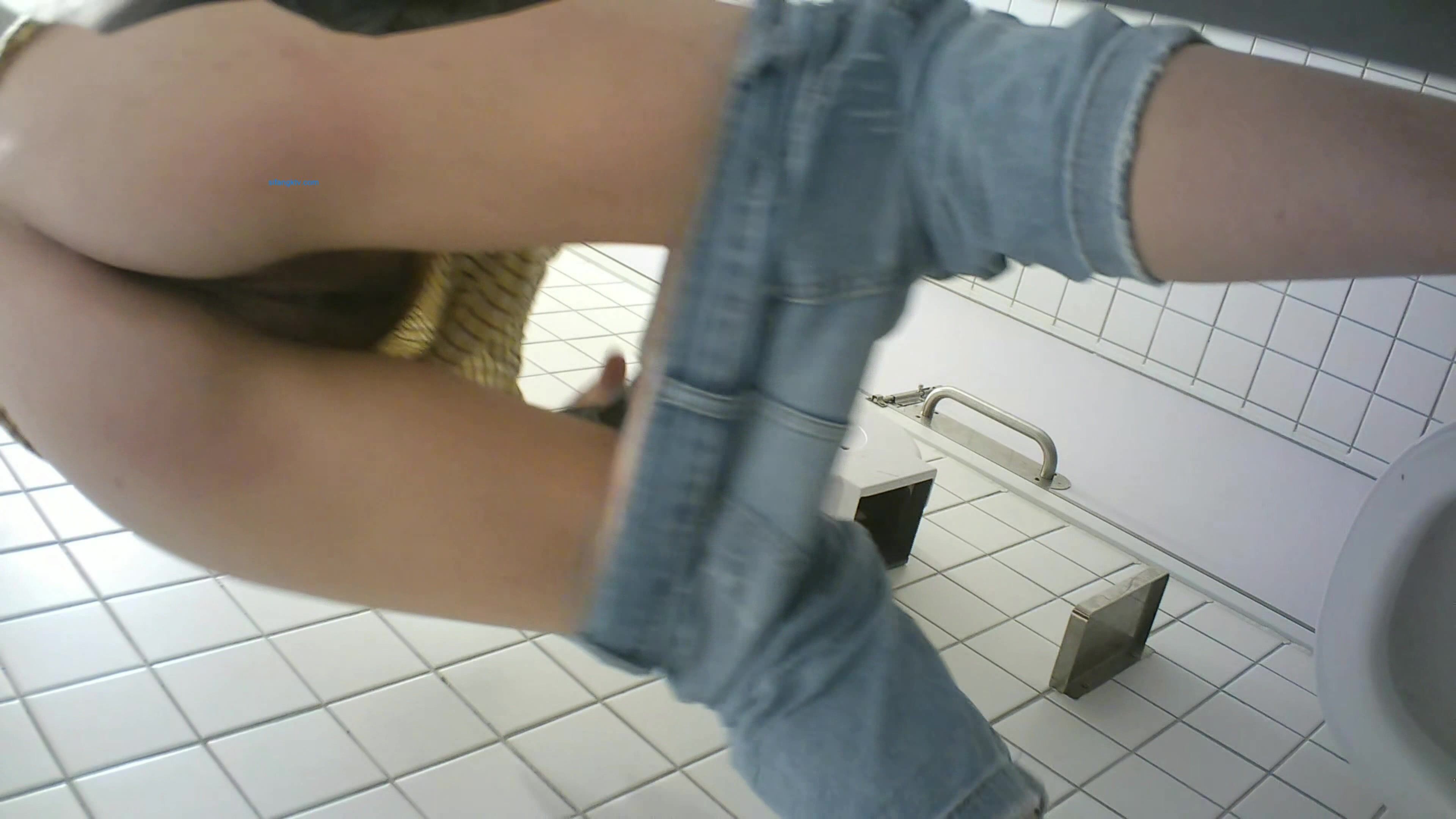 【极品厕拍】2021年七月最新商场奶茶店女厕后拍全景5❤众多极品学生妹清纯无比 小穴肥美鲜嫩 棒极了 超清4K阴毛可见 (16)