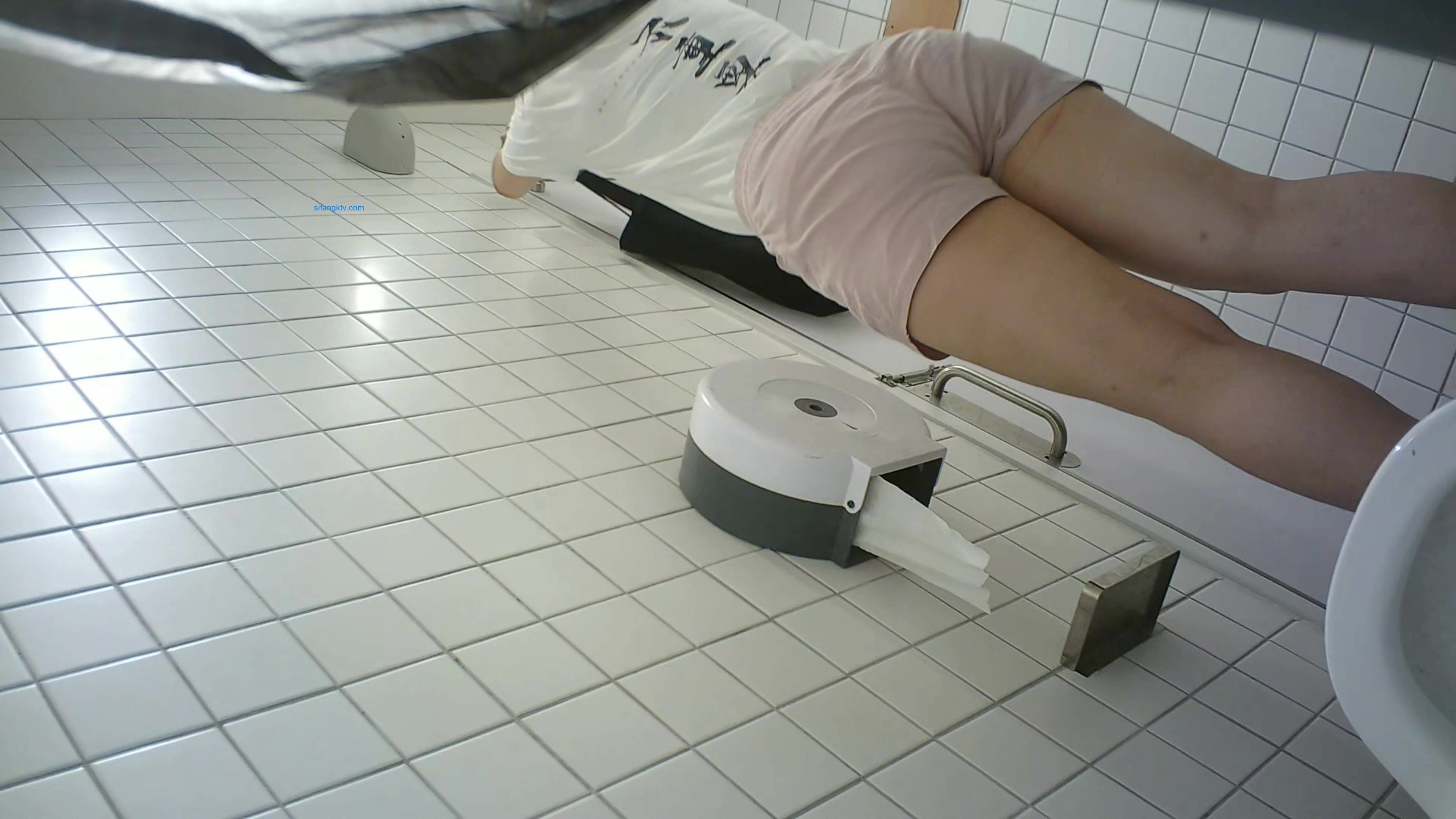 【极品厕拍】2021年七月最新商场奶茶店女厕后拍全景5❤众多极品学生妹清纯无比 小穴肥美鲜嫩 棒极了 超清4K阴毛可见 (3)