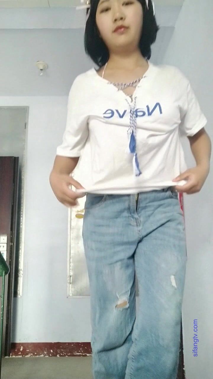 【极品调教流出】趁暑期做网调任务的两位学生妹大尺度订制视频 楼道尿尿脱衣全裸 电动牙刷自慰 完美露脸 高清720P版