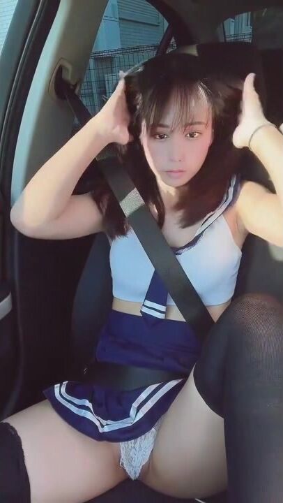 最近很火的一个高铁露出美女P站欲女Naomiii私拍集流出 高铁上偷玩粉穴高潮 差点被发现 高清720P原版无水印