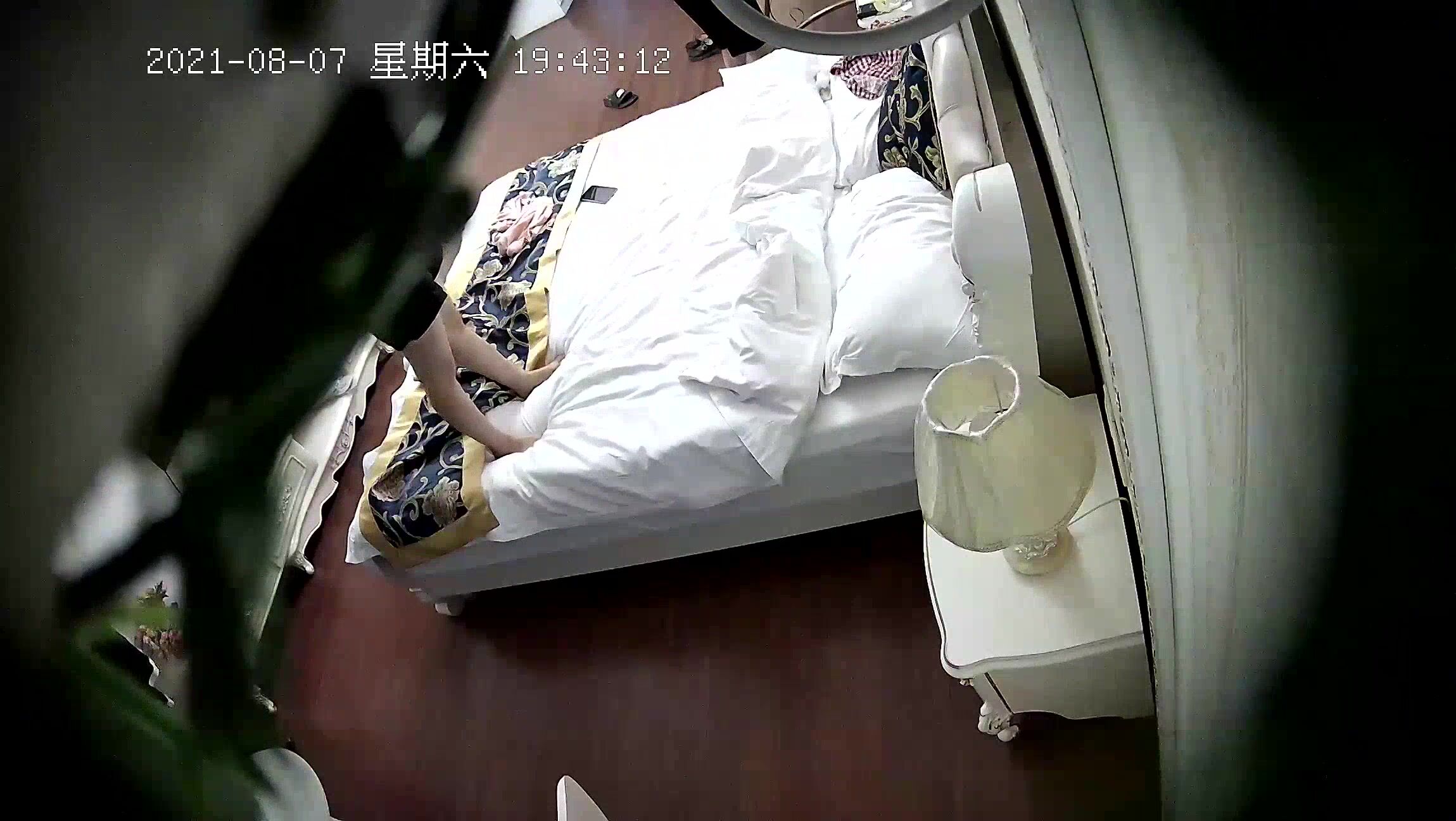 【酒店偷拍❤️甄选】增添新房型❤️大学生入住俊男美女激情啪操 迫不及待推倒就开操 边激情操边亲舌吻 超清3K原版