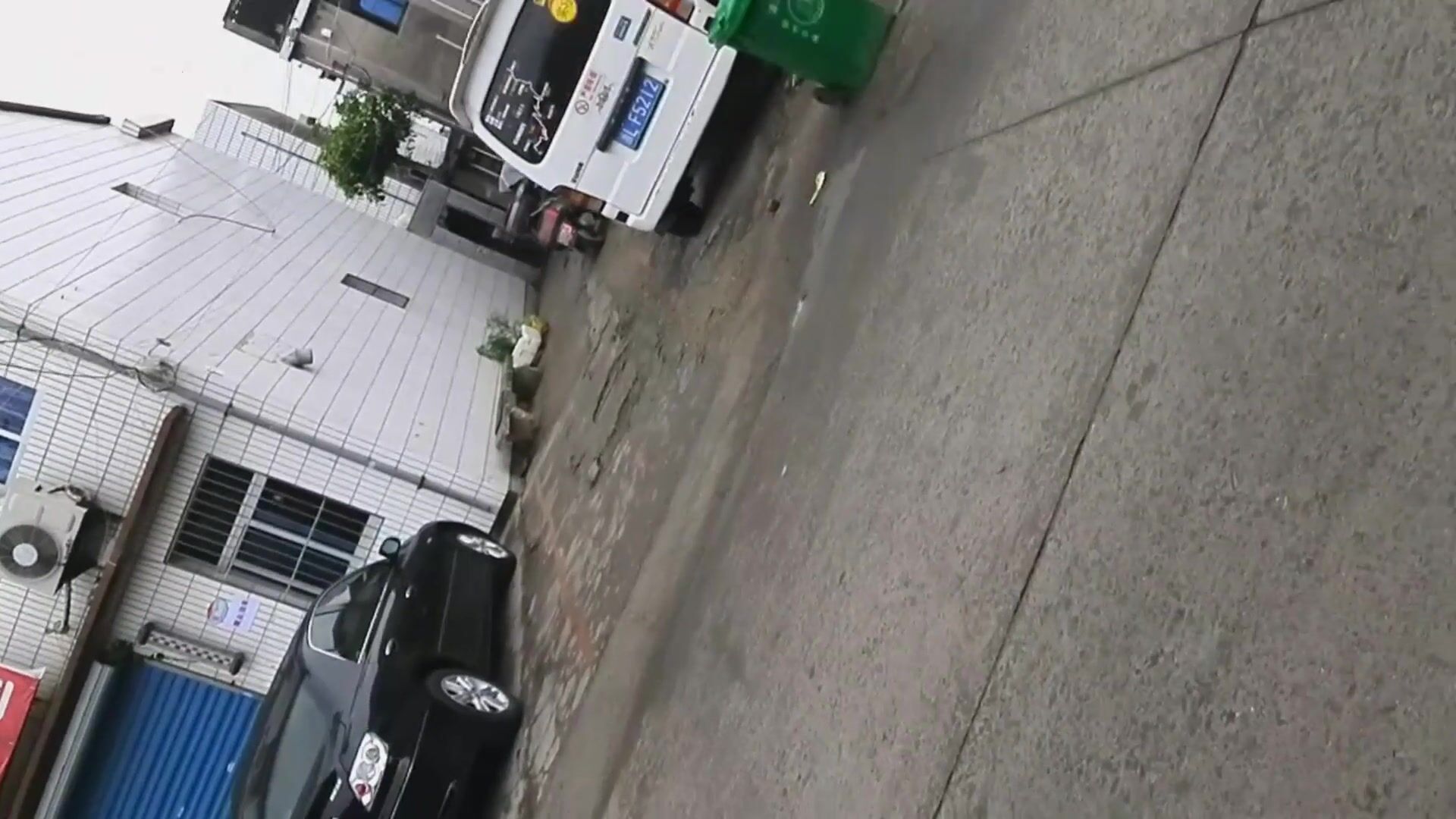 浙江舟山街头 一路跟踪偷拍刚下班的厂妹