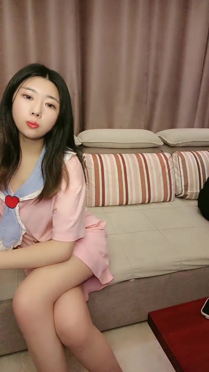 萝莉少女【樱桃小丸子】，’想要看脚的小哥哥，看过来啦‘，秀美足，大秀操逼！