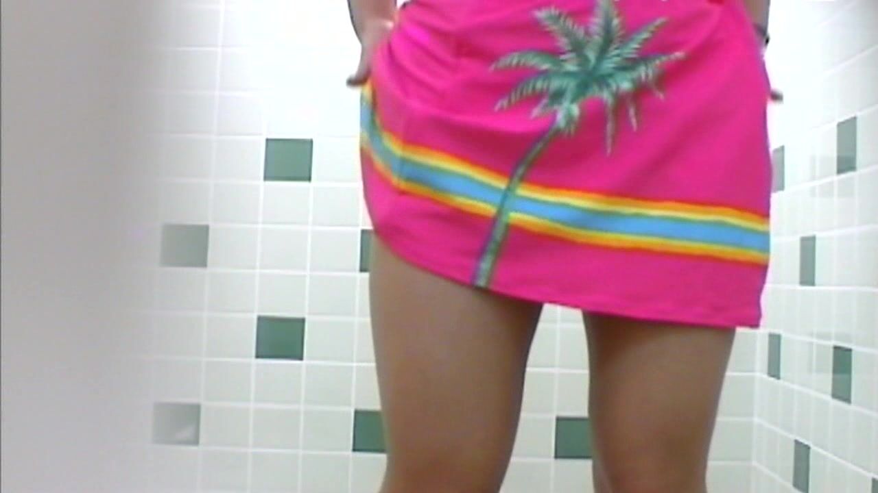 【极品厕拍】 美女云集 大神大胆潜入京都海岸线泳池厕所偷拍 惊现众娇俏美女 丰臀淫穴 近距离鲍鱼特写 高清720P原版