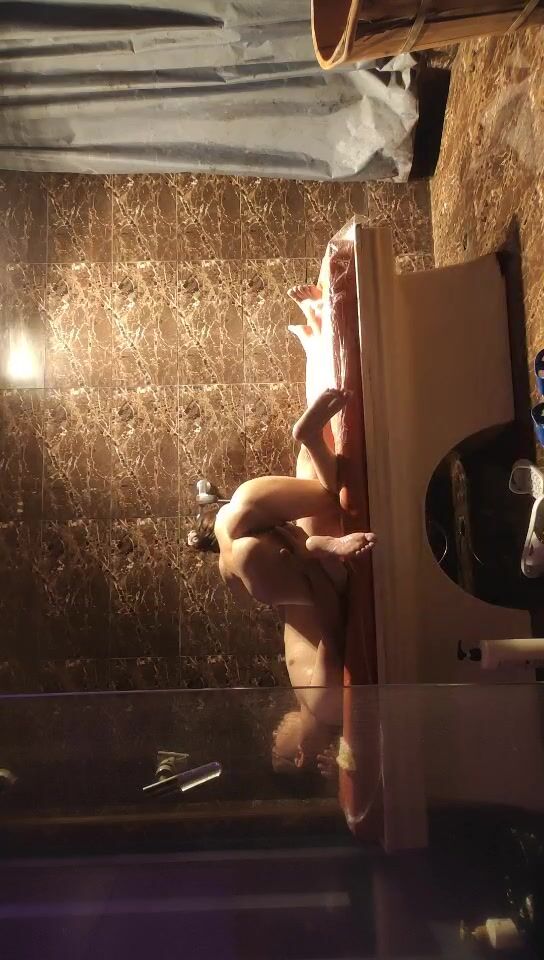 2021.8.26，【水疗馆】，首次会所休息室露脸，颜值还不错，莞式水床服务一流，大哥飘飘欲仙，享受之极体会别样快感