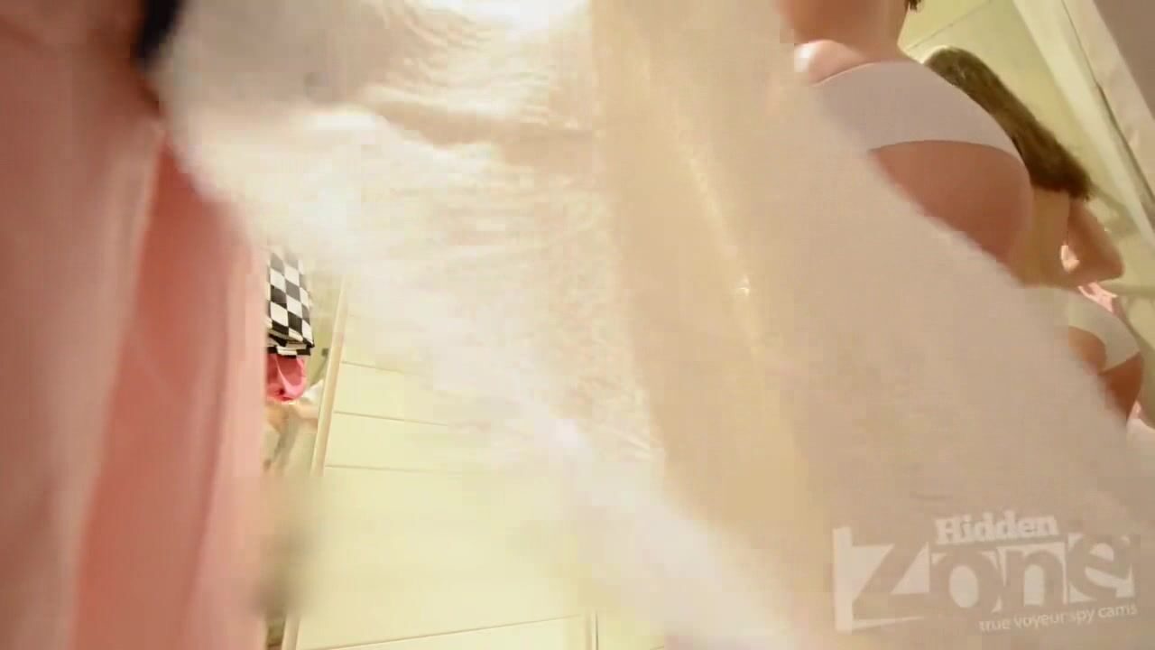 【破解摄像头】大神破解国际内衣商城更衣室摄像头 外国高颜值模特级别小姐姐 很有品味的美女换性感内衣 高清720P原版