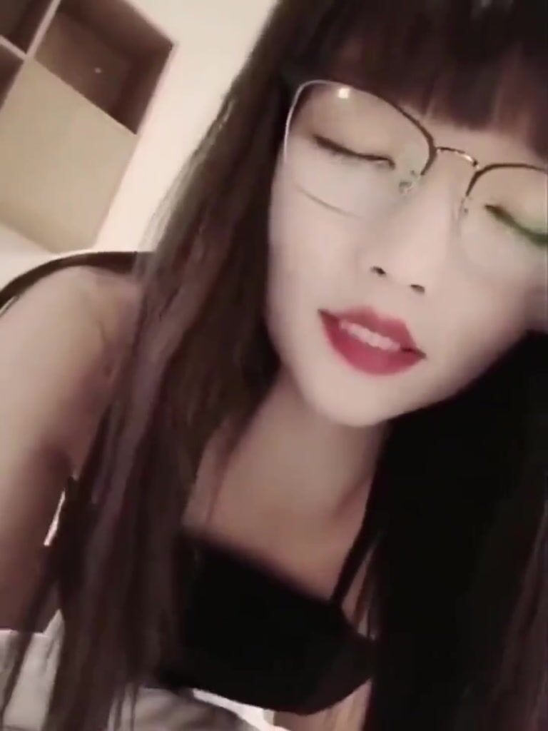 骚气十足眼镜妹 爸爸射给女儿 操死女儿 我用逼逼夹死你... 骚话不停 淫水泛滥