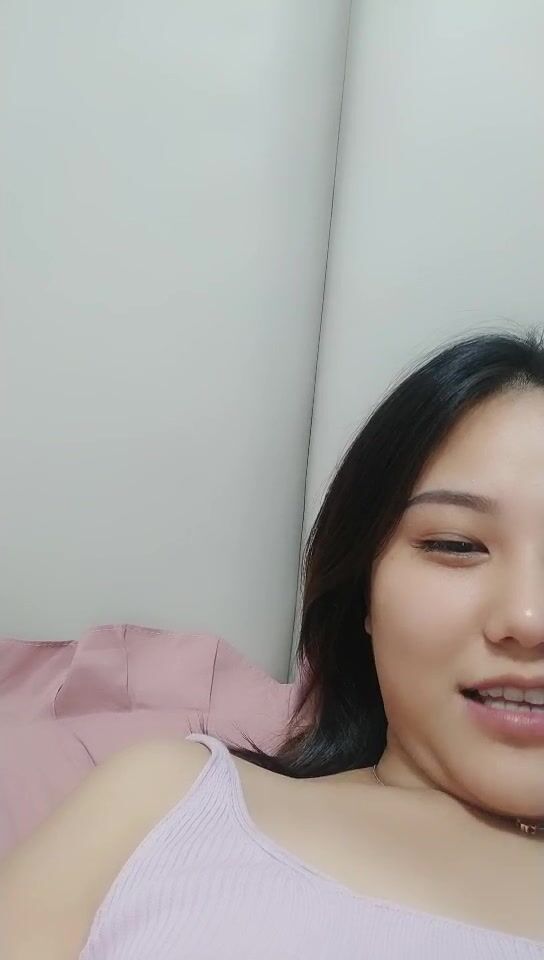 2021.9.4，【换妻探花】，与夫妻交换完回家，解答直播间各种换妻问题，骚劲来了拿出道具自慰，抠穴淫水一手没过瘾