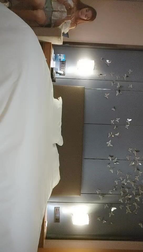 2021.9.8，【利哥探花】，25岁，漂亮小少妇，深夜加班赚个外快，情趣黑丝，今晚遇到打桩机，一波波高潮袭来狂叫