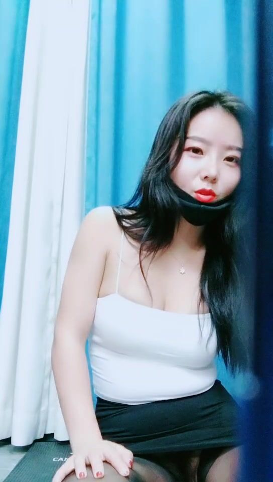 渣女来袭深夜归来回家再干一炮，全程露脸坚挺的骚奶子黑丝情趣口交大鸡巴，主动上位浪荡呻吟表情好骚后入菊花