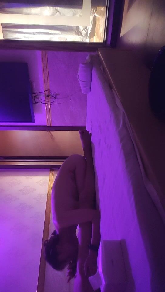 2021-09-13水疗馆深夜62号女技师伺候小哥实录，全套服务给小口舔菊花，口交大鸡巴吸蛋蛋，各种爆草抽插