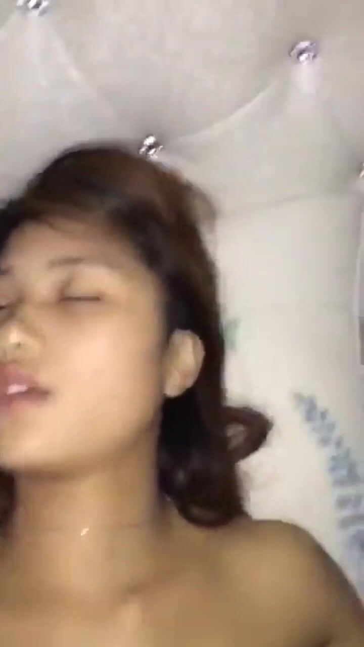 MJ一起上班的漂亮小姐姐 没想到逼逼竟然这么黑 大长吊插进去 直接填满了