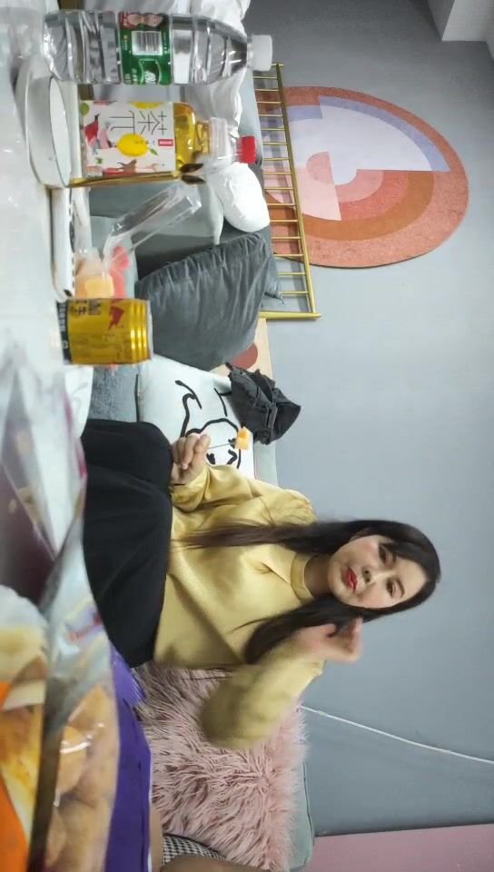 2022-5-17【最爱绿茶婊】探花巨乳骚熟女，掏出大奶子吸吮，扛起腿爆操，撞击大屁股浪叫不断