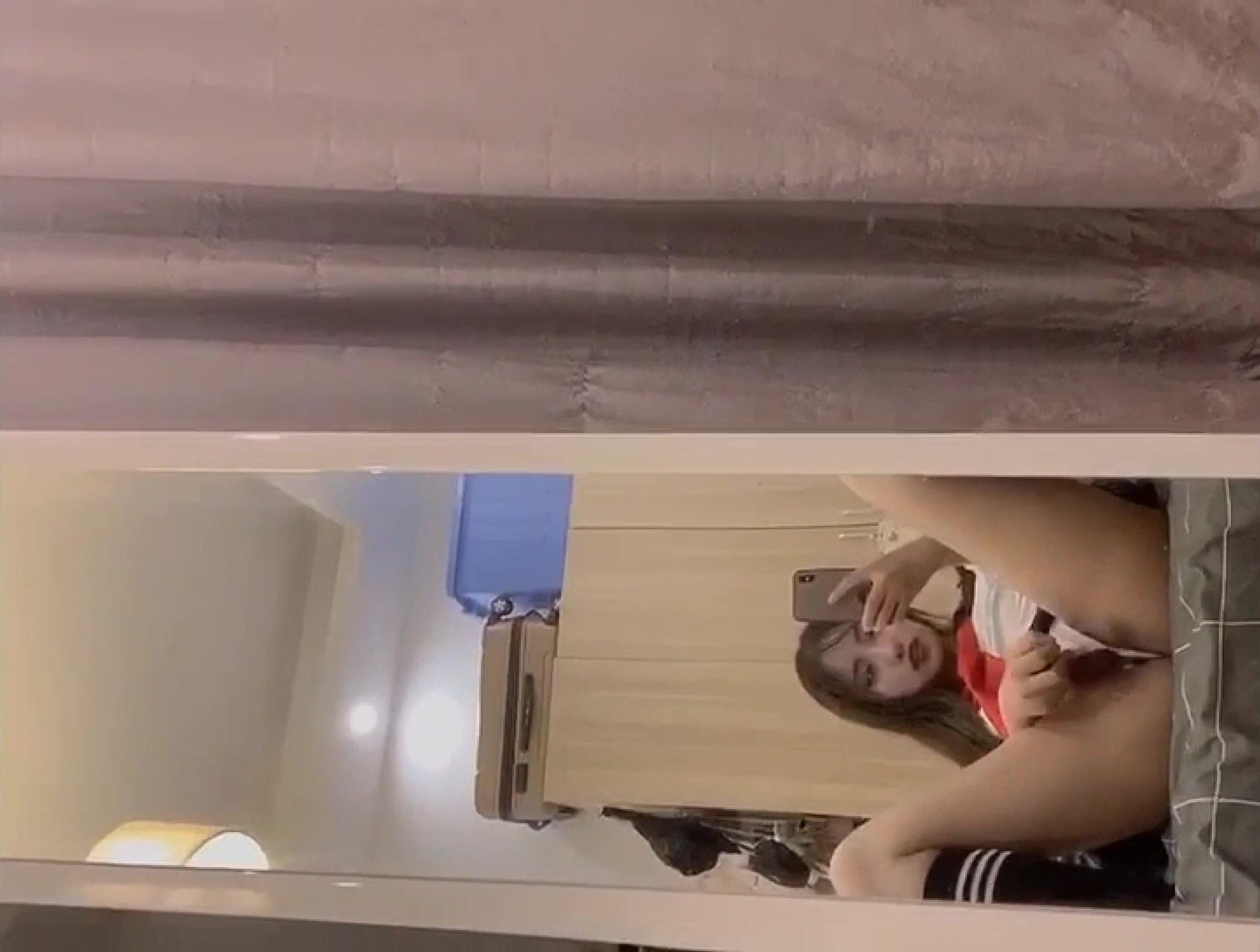 东北高校超级正点露脸反差小姐姐婷婷与眼镜直男口交啪啪自摸各种制服对着镜子边干边拍会玩的狠