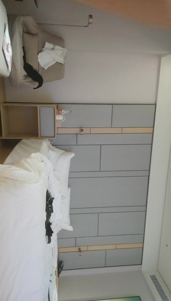 2022-5-20【换妻探花】520激情夜4P大战，两根屌轮流舔，双双69姿势舔逼，一人一个大屌操的受不了