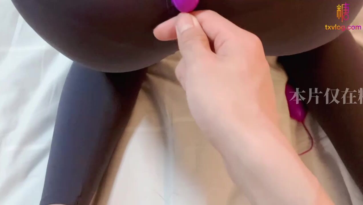 肏曼妙蜜臀身材瑜伽老师▌悍匪先生▌跳蛋扣弄美穴 灵活小嘴挑拨乳粒 后入温暖嫩穴夹紧爆射