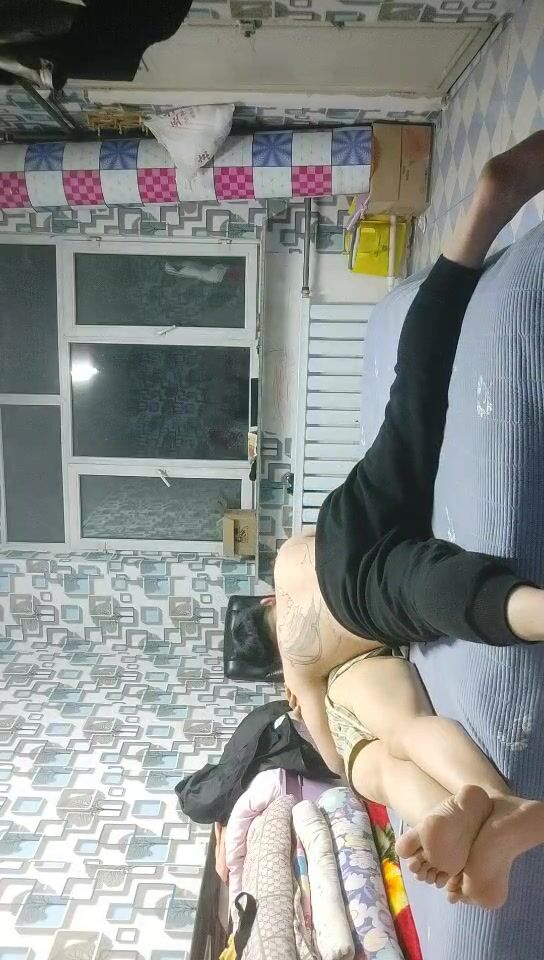 2022-5-21【大内密探008】去老相好家里操逼，脱下内裤就要开始，金手指猛扣，怼着骚逼就是操