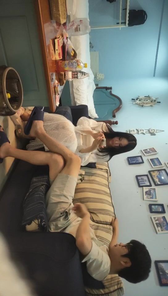 2022-5-27【锤子探花】2600约操高端外围，超近视角深喉，小伙太猛了，人肉打桩机搞得受不了