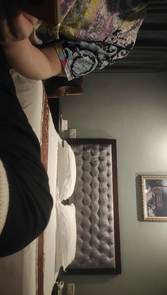 2022-6-5【冒险丶雷探长】大长腿小姐姐，抓着大屌吸吮，主动骑乘爆插，怼着屁股撞击受不了