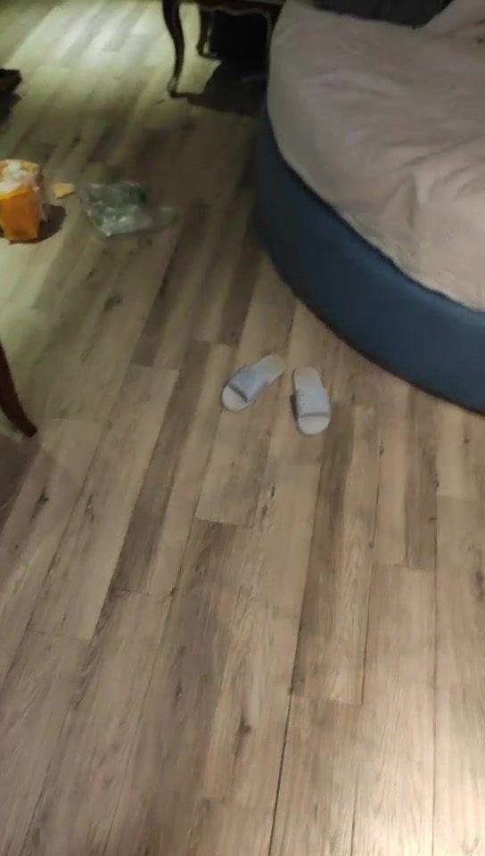 2022-6-10【爱情丶故事】网恋新人奔现，良家少妇，解开内衣揉奶摸穴，翘起屁股后入