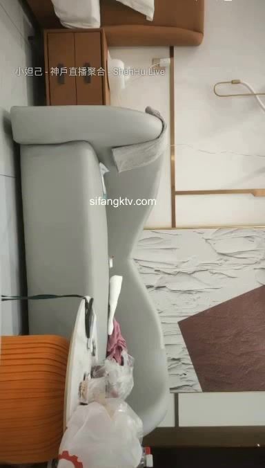 冈本龟田一郎 熟女：不能舔下面，只能看，我下面很粉，你个小坏蛋，这么大的鸡巴艹得我好舒服