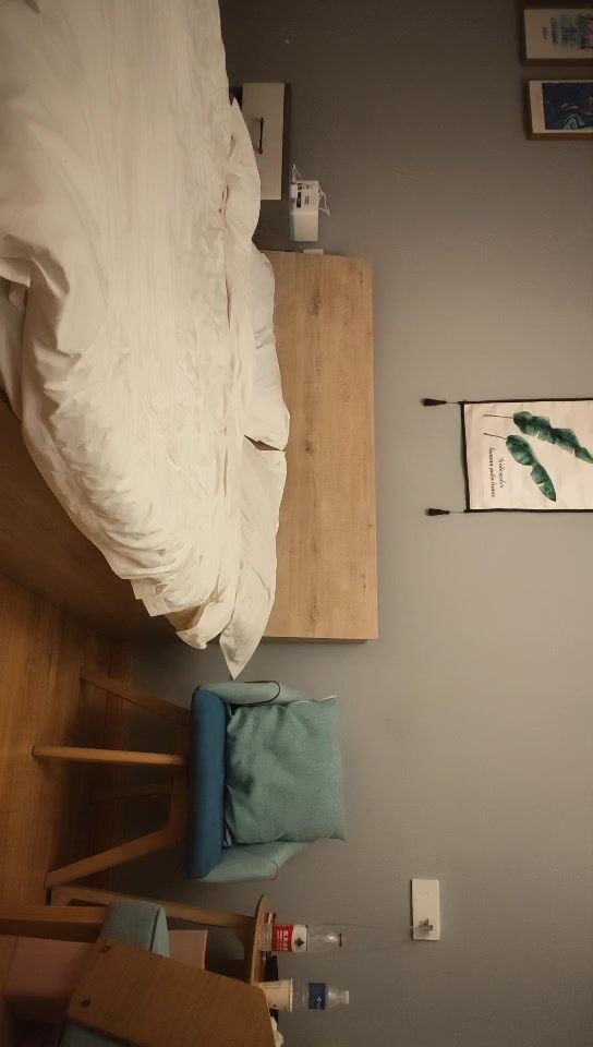 2022-6-13【锤子丶探花】高端气质眼镜妹，颜值性格超好，互摸调情主动骑乘，浪叫呻吟好听