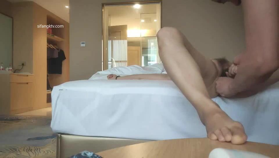 2022.5.29，【良家故事】，密码房，良家人妻出轨偷拍，黄瓜道具，骚逼被捅爽2