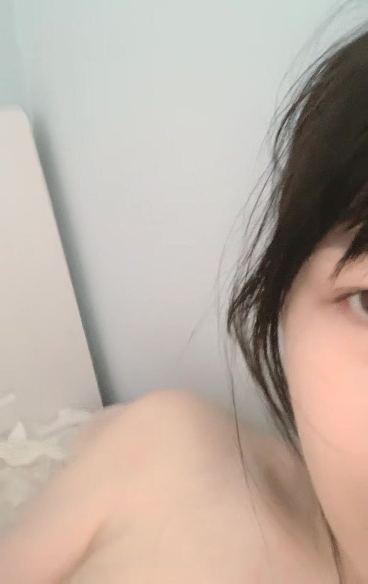 02年学妹~BB超粉嫩 浪荡小风骚~就喜欢哥哥舌头舔妹妹 伸进里面搅动的那种感觉特别爽舒服