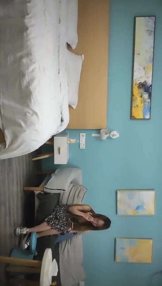 2022-6-19【锤子丶探花】文静甜美少女，扒下裙子各种摸，埋头舔骑乘爆操，持续输出搞舒服了