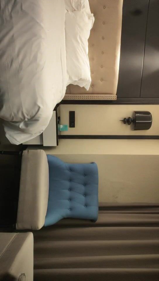 2022-6-18【冈本丶龟田一郎】约操短裙少妇，按着头深喉插嘴，扶屌骑乘扛起双腿爆插