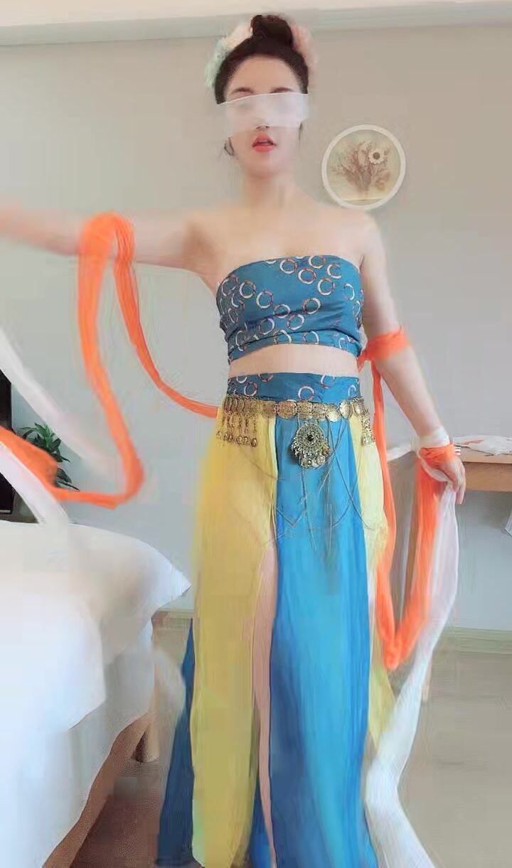 童颜姐姐~女神性感 致命诱惑，淫荡勾魂~这衣服，太有特色了~看的硬邦邦