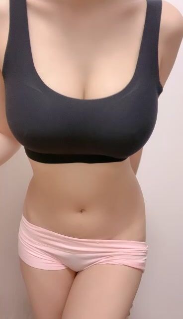 奶子非常不错的猪播 屁股翘翘~直播洗澡尿尿 性感迷人诱惑~妹妹趴着翘高高屁屁等哥哥们无套后入内射