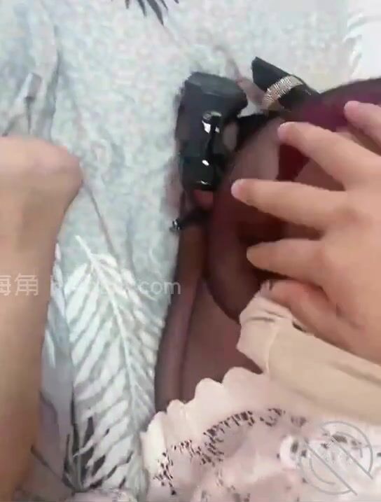 海角侄子爆肏嫂子13.0 性瘾太大约嫂子租房激战 挑逗骚逼~用肉棒好痒快点进来~爆肏太上头快晕厥了