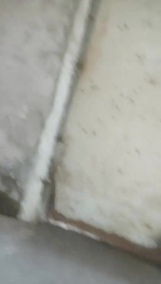 站街女探花 ，傍晚来操逼 ，小巷子打着伞招揽客人 ，带到小房间直接开操 ，扛起双腿怼着骚逼猛插