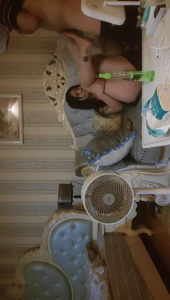 2022-6-25【舞蹈协会老师】撩起裙子埋头舔逼，沙发上操，骑乘抽插，两个大奶子操的直晃