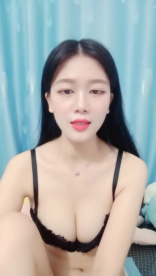 好美好纯好养眼 ~鲛儿~ ：漂亮的乳房，啊啊哥哥想要，道具自慰！高潮狂喷水