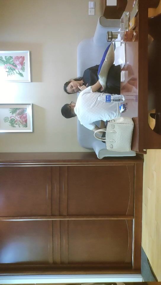 2022-6-27【流浪儿喝咖啡探花】约操良家人妻，舔的骚逼喊想要，不行了快操我，骑乘位激情猛操