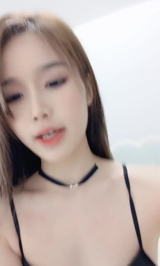 极品颜值妹子，模特身材女神级别撩骚狼友露三点，展现极品美鲍鱼