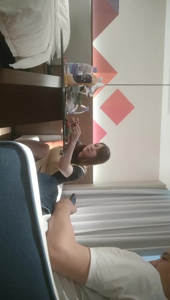 2022.6.28，【老马车行】，富婆良家少妇，酒店聊人生谈感情，舌吻揉胸推倒在床1