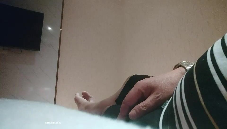 【老王探花】6.21.偷拍 按摩店磨蹭鸡儿能操就操 不能加钱也一定要操她