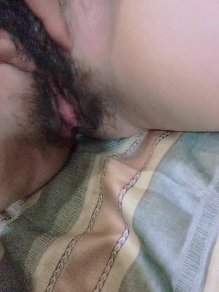 可爱小美眉-肉肉哒~小景甜~ 格子旗袍，周末酒店幽会，鲜红的小穴垂涎诱人，无套进入舒服极了！