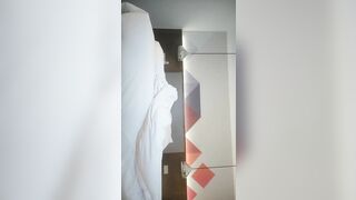 《老马车行》脾气火爆的徒弟小李约小卡片的外卖鸡服务不行吵架翻车感觉在看喜剧片对白搞笑