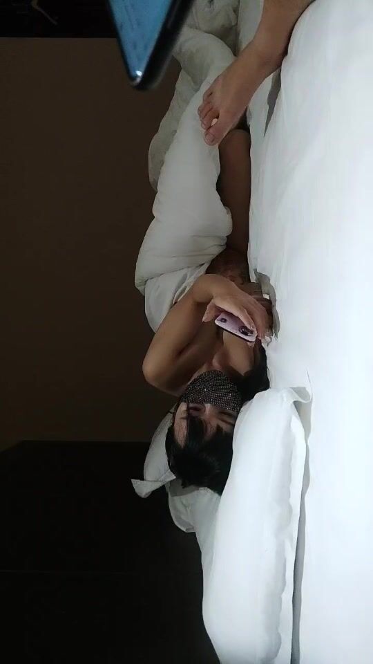 2022.7.4，【真实换妻探花】，凌晨夫妻玩不够 老婆边被操 问老公是闺蜜棒 还是老婆好