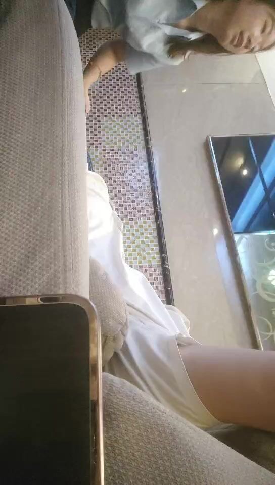 2022-7-9【老马寻欢】搞足疗女技师，按摩调情，带小黑屋半套服务，抓着奶子一顿揉捏，精油打飞机