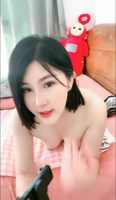 黑玫瑰~白丝包裹着的B毛若隐若现 叫床非常骚气~在线与狼友们互动撩骚